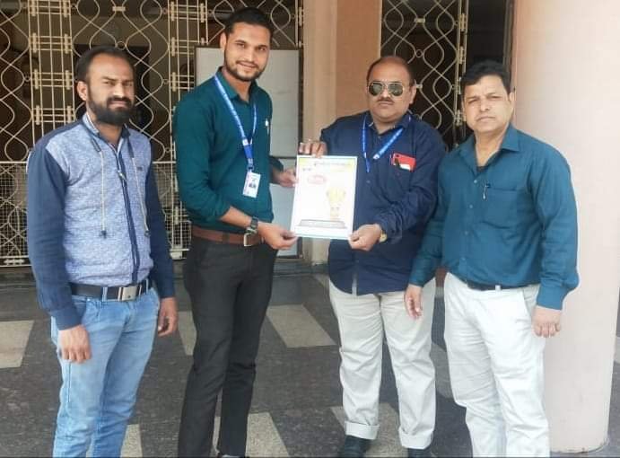 बोल इंडिया न्यूज़ के स्टेट ब्यूरो चीफ मध्य प्रदेश डॉक्टर मुबीन उर रहमान को प्रेस क्लब ऑफ़ वर्किंग जर्नलिस्ट्स द्वारा "राष्ट्रीय युवा गौरव सम्मान 2020" से<br>किया गया सम्मानित | New India Times