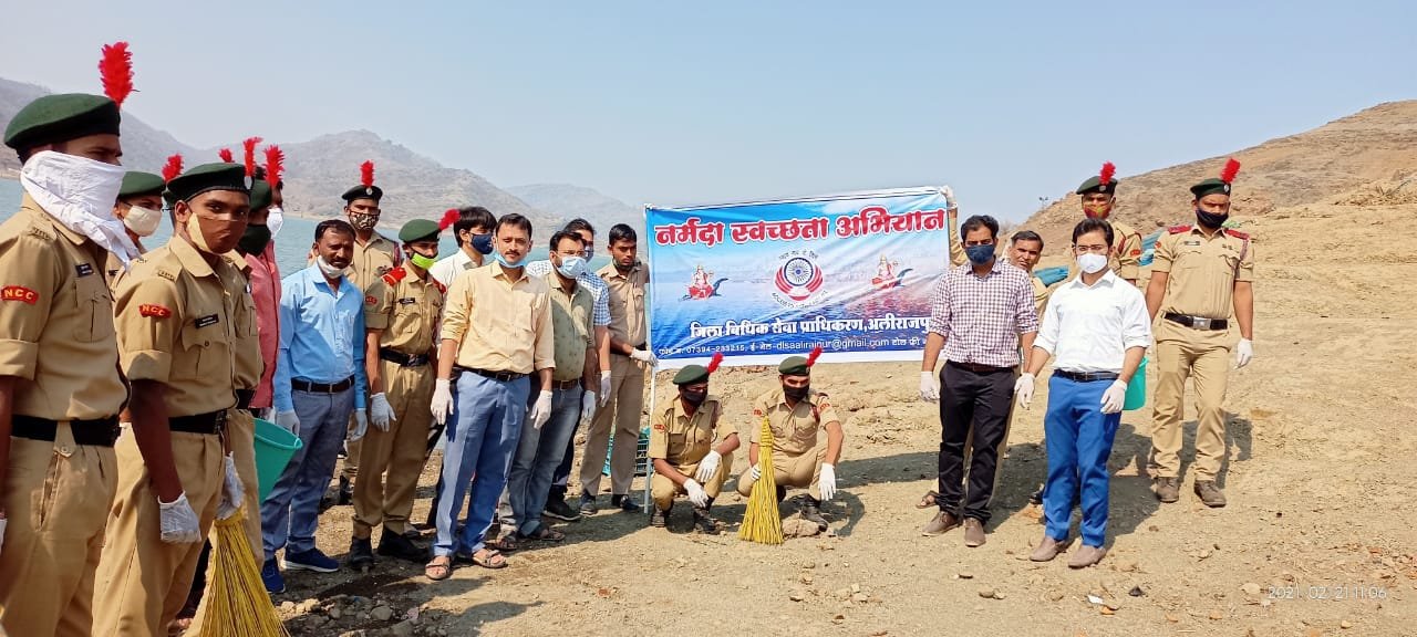 न्यायाधीशों ने चलाया नर्मदा स्वच्छता अभियान | New India Times