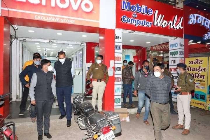 राजस्व, पुलिस और निगम की टीम ने कोविड-19 संक्रमण के प्रति जागरूकता लाने छिंदवाड़ा नगर का किया संयुक्त भ्रमण, मास्क न लगाने पर लगभग 40 लोगों पर लगाया 100-100 रुपए का जुर्माना | New India Times