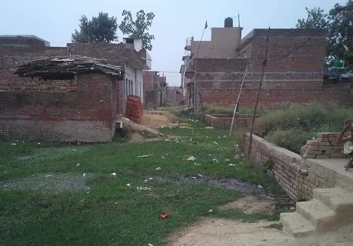 वर्षों से विकास कार्य से वंचित है पिपरिया का किशोर नगर मोहल्ला, ग्राम प्रधान से लेकर उच्च अधिकारियों तक से ग्रामवासी कर चुके हैं सड़क निर्माण की मांग, सभी कर रहे हैं नज़रअंदाज़ | New India Times