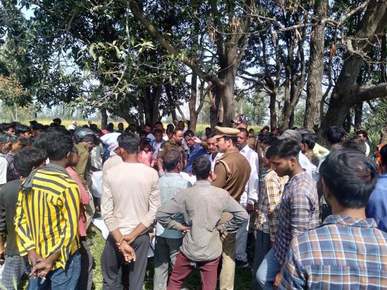 आम की बाग में रस्सी के सहारे लटकता मिला 20 वर्षीय युवक का शव | New India Times