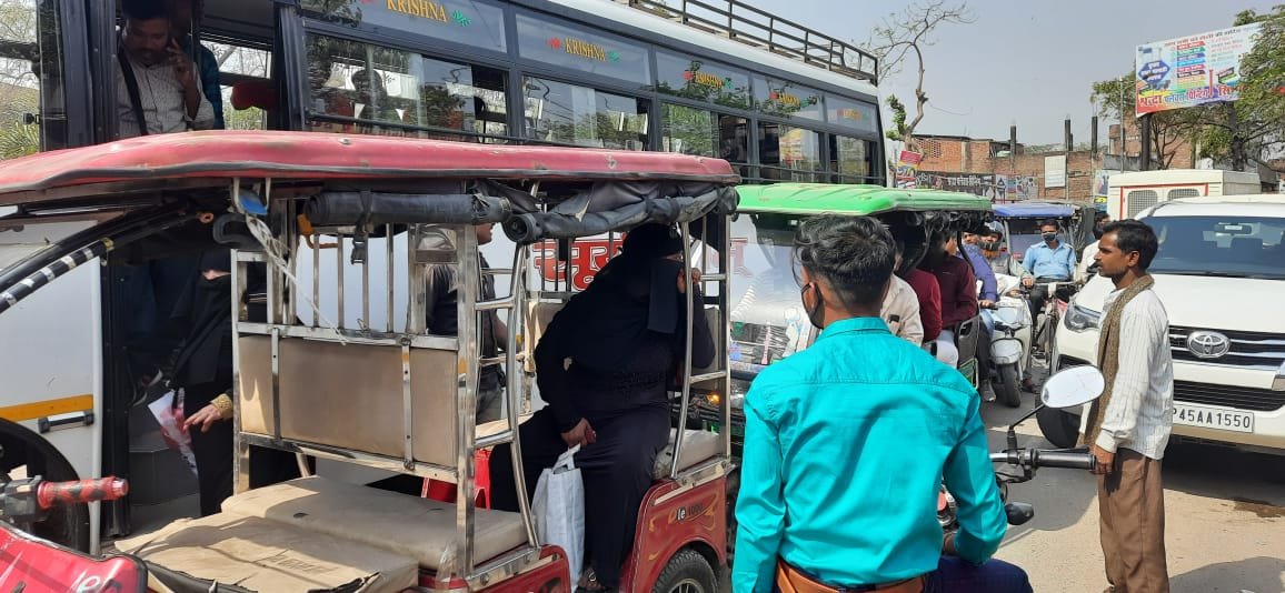 ट्रैफिक व्यवस्था को लेकर अकबरपुर नगर बदहाल, जिम्मेदार कौन? | New India Times