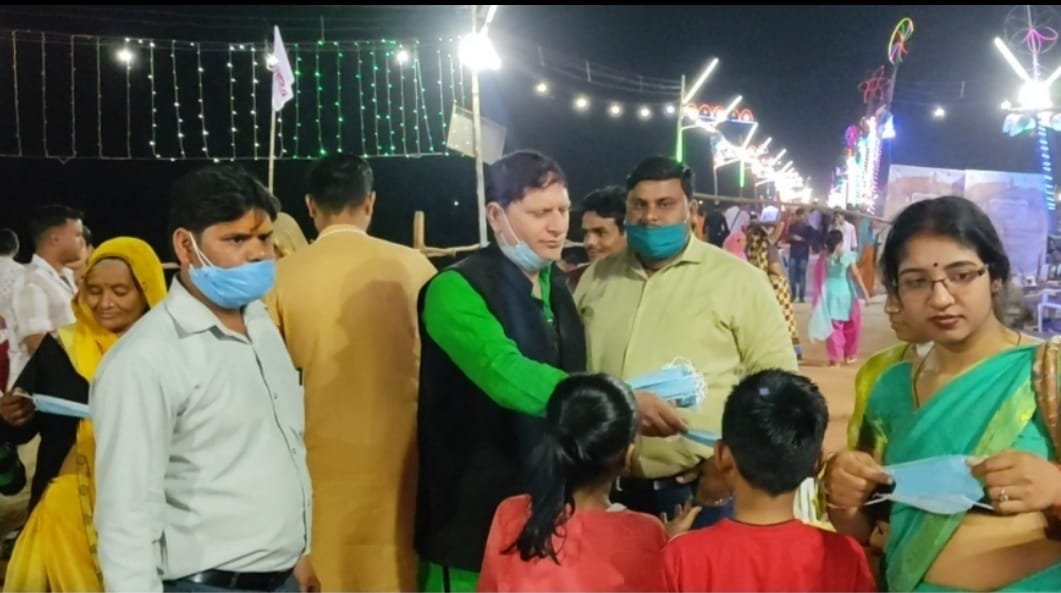 कुंभ में मास्क के लिए लोगों को किया गया जागरूक, देश की पहली मास्क बैंक मथुरा में हमने बनाई: विनोद दीक्षित | New India Times