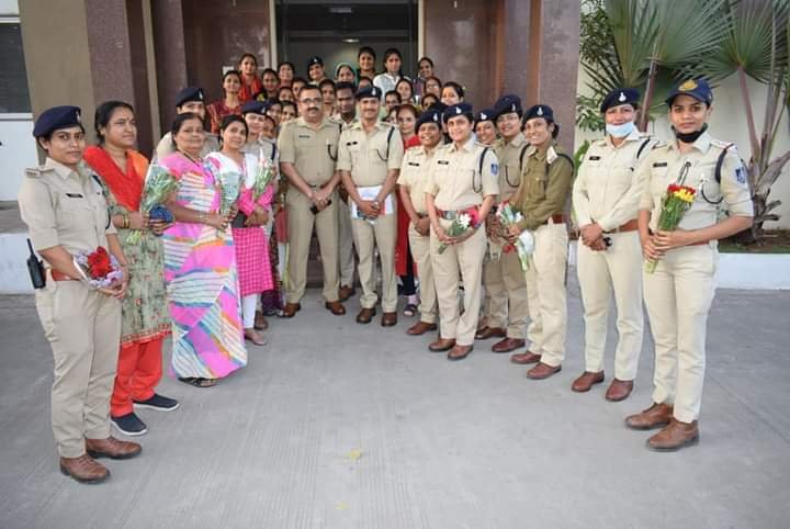 अंतर्राष्ट्रीय महिला दिवस पर पुलिस अधीक्षक कार्यालय उज्जैन में किया गया महिला अधिकारियों/कर्मचारियों को सम्मानित | New India Times