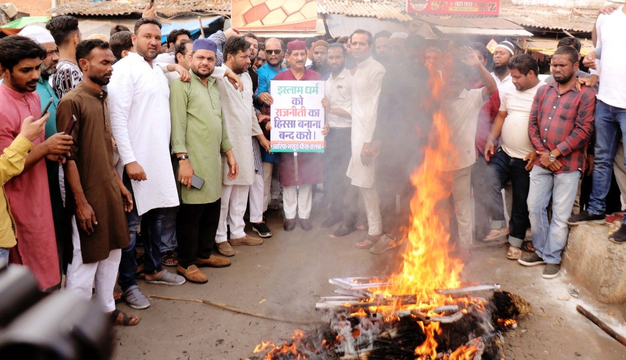 कांग्रेसी विधायक आरिफ मसूद के नेतुर्त्व में वसीम रिज़वी का भोपाल में किया गया पुतला दहन | New India Times