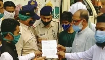 पवित्र कुरान की 26 आयतों को विलोप करने की याचिका सुप्रीम कोर्ट में प्रस्तुत करने वाले वसीम रिजवी का पुतला दहन कर पुलिस प्रशासन को दिया गया ज्ञापन | New India Times