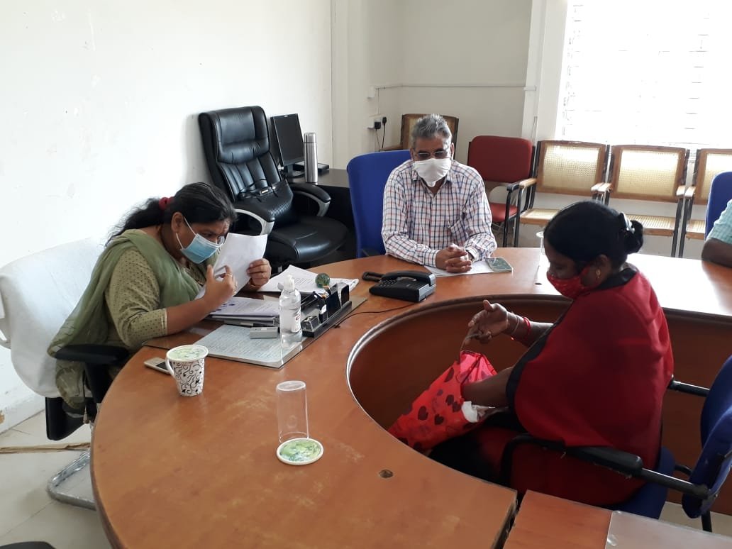 कलेक्टर श्रीमती सुरभि गुप्ता ने जन सुनवाई में सुनीं आवेदकों की समस्याएं व शिकायतें | New India Times