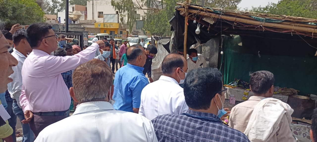 डीएम ने जिला चिकित्सालय में कैंटीन के अवैध व अनैतिक अतिक्रमण को हटवाया | New India Times