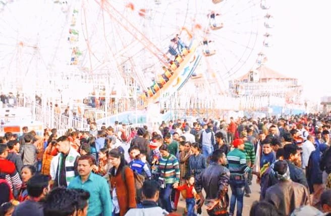 व्यापार मेले पर छाया कोरोना का साया, वहीं दूसरी तरफ लोगों ने सुरक्षित दूरी एवं मास्क के तोड़े नियम | New India Times