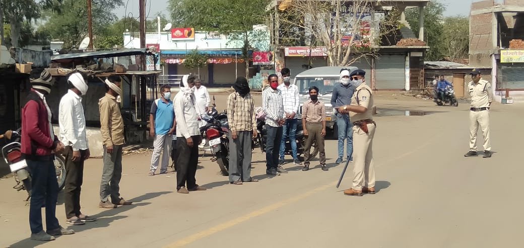 फुटपाथों पर ज़िंदगी गुज़ार रहे ग़रीबों को भुगतना पड़ा लॉक डाउन का ख़मयाज़ह, एक वक़्त की रोटी के लिए तरसे ज़रूरतमंद | New India Times