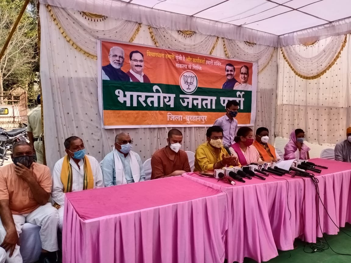 पत्रकार वार्ता में पूर्व कैबिनेट मंत्री अर्चना चिटनीस दीदी ने बताई मप्र सरकार के कार्यकाल की एक साल की उपलब्धियां | New India Times