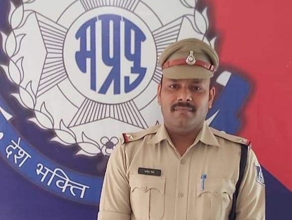 सतीश जयंत को स्टार लगाकर बनाया दरोगा, पदोन्नति के क्रम में एक और पदोन्नति | New India Times