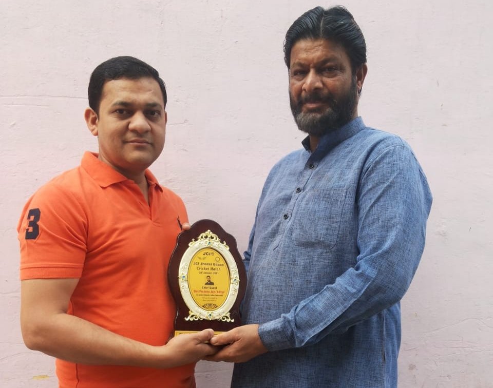 पूर्व मंत्री ने हैदर अली को उनकी फ़िल्म शहीद चन्द्र शेखर आज़ाद के लिए किया सम्मानित | New India Times