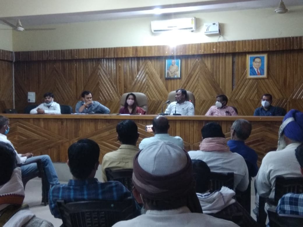 स्वतंत्र और निष्पक्ष चुनाव कराना शासन की प्राथमिकता: एसडीएम, तहसील सभागार में आयोजित बैठक में उप जिलाधिकारी ने दिया कोरोना वैक्सीनेशन पर जोर | New India Times