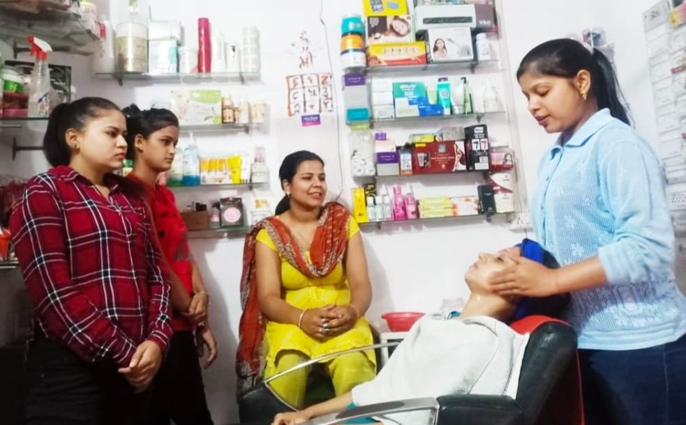 ब्रज यातायात एवं पर्यावरण जन जागरूकता समिति रजि उत्तर प्रदेश की महिला टीम ने शुरू किया आत्मनिर्भर अभियान | New India Times