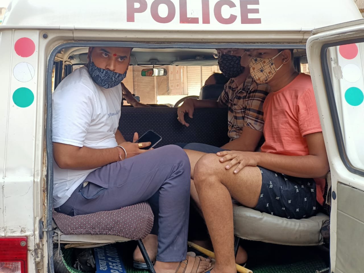 बेवजह घर से बाहर निकले लोगों को भेजा गया अस्थायी जेल | New India Times