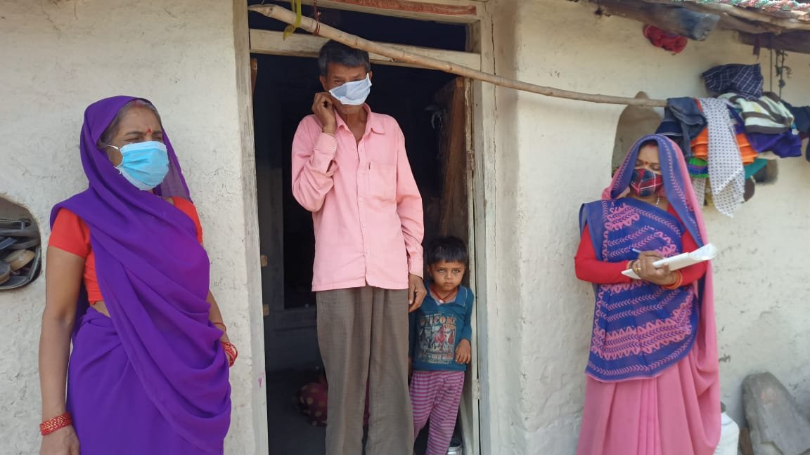 आंगनबाडी कार्यकर्ताओं से कराया जा रहा ग्रामों में कोरोना पॉजीटिव मरीजों का सर्वे व कोरोना सेम्पलिंग, बिना सुरक्षा के साधन के जान जोखिम में डाल कर कर रही हैं कार्यकर्ता आदेश का पालन | New India Times