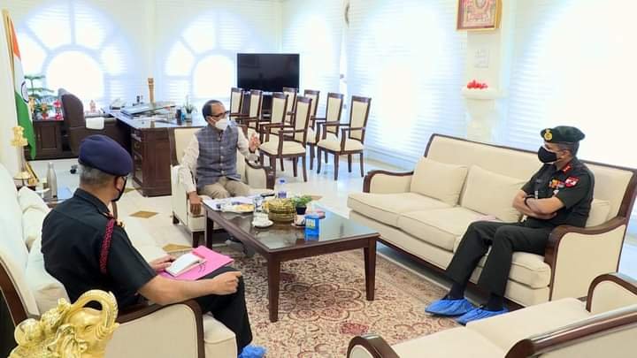 ग्वालियर में भी सेना करेगी संक्रमण नियंत्रण और रोगियों की देखभाल में सहयोग, मुख्यमंत्री श्री चौहान से मिले वरिष्ठ सैन्य अधिकारी | New India Times