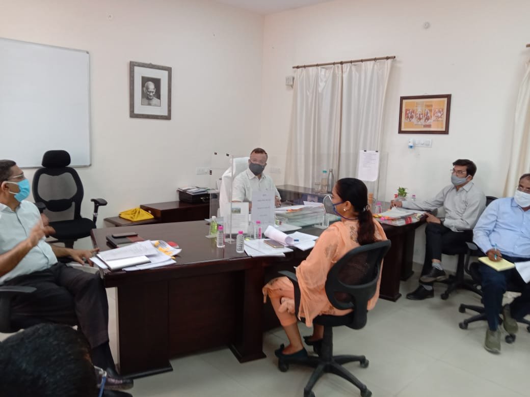 कोरोना प्रोटोकाल के पालन के साथ खनन गतिविधियां रहेंगी जारी, श्रमिकों को मिलेगा रोजगार तो राजस्व में होगी बढ़ोतरी: एसीएस माइंस डाॅ. अग्रवाल | New India Times