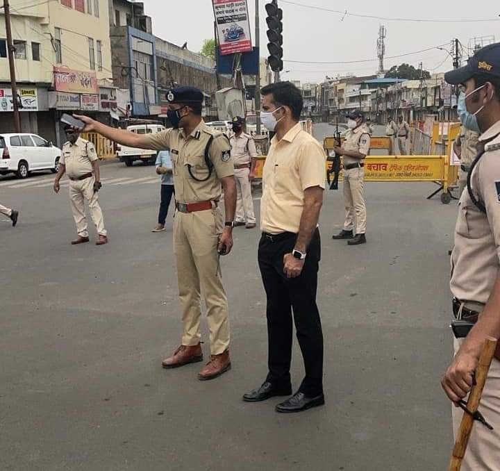 भोपाल कलेक्टर अविनाश लवानिया एवं डीआईजी श्री इरशाद वली ने बिना वजह सड़कों पर घूमने वालों के विरुद्ध हो रही कर्रवाई का किया औचक निरीक्षण | New India Times