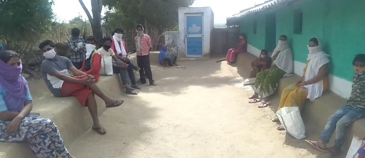 शासन के आदेश से ऑफलाइन राशन वितरण का काम हुआ शुरू | New India Times