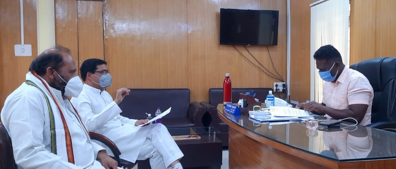 कांग्रेस ने कोरोना संक्रमितों की इलाज के आभाव में हो रही मौतों,बदहाल स्वास्थ्य  व्यवस्था को लेकर खोला मोर्चा, महामहिम राज्यपाल के नाम जिला प्रशासन को सौंपा ज्ञापन | New India Times