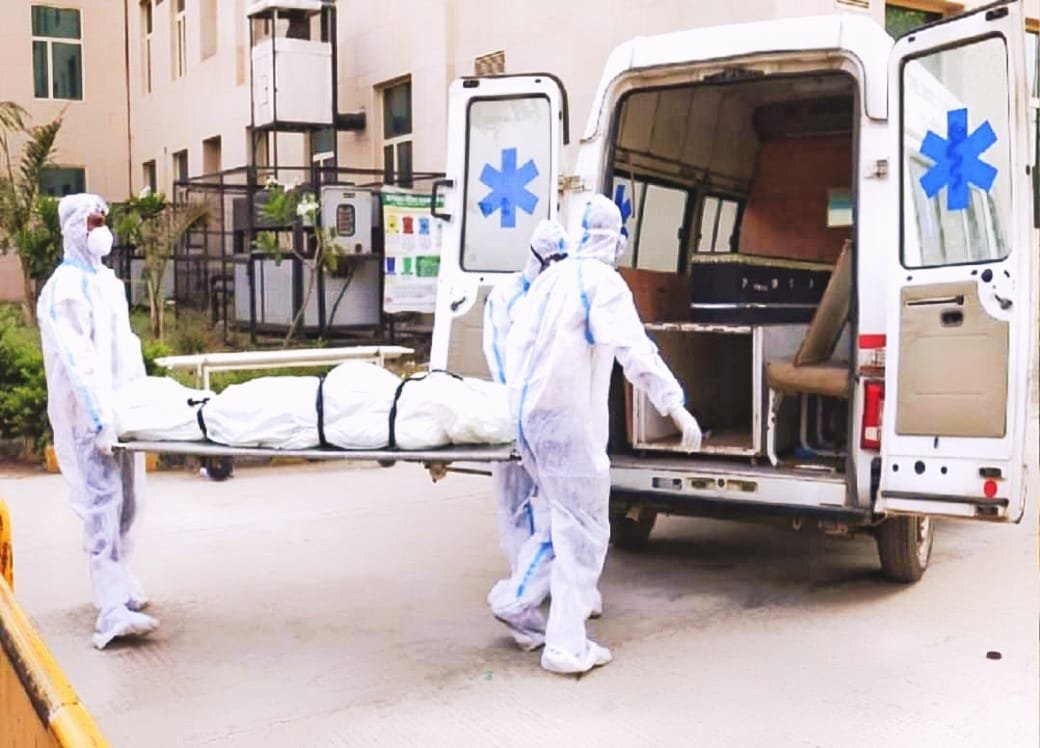 रात में काेराेना की पॉजिटिव रिपोर्ट आई, सुबह महिला फांसी पर लटकी मिली | New India Times