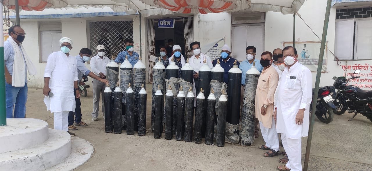 दमुआ उप स्वाश्थ्य केन्द्र में पहुंची आॅक्सीजन सिलेंडरों की बड़ी खेप | New India Times