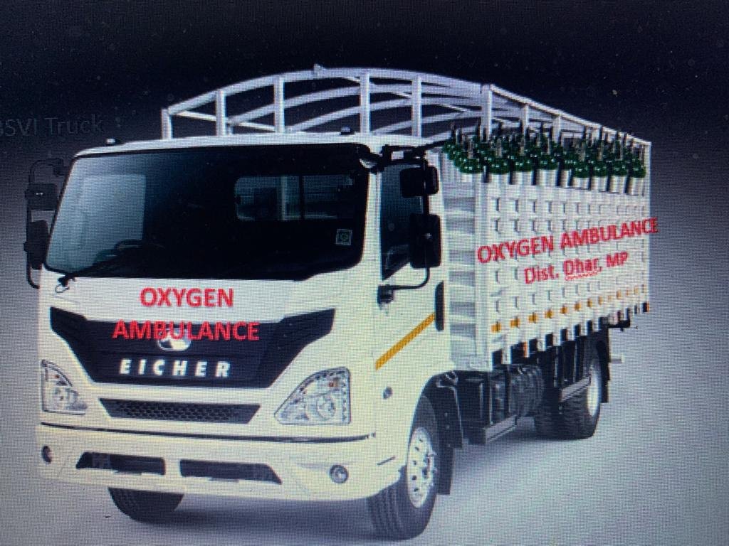 ट्रैफिक रोड़ा ना बने और ऑक्सीजन एंबुलेंस दूर से ही पहचानी जा सके इसके लिए आयशर ट्रक 2095 xp को दिया गया नया रूप | New India Times