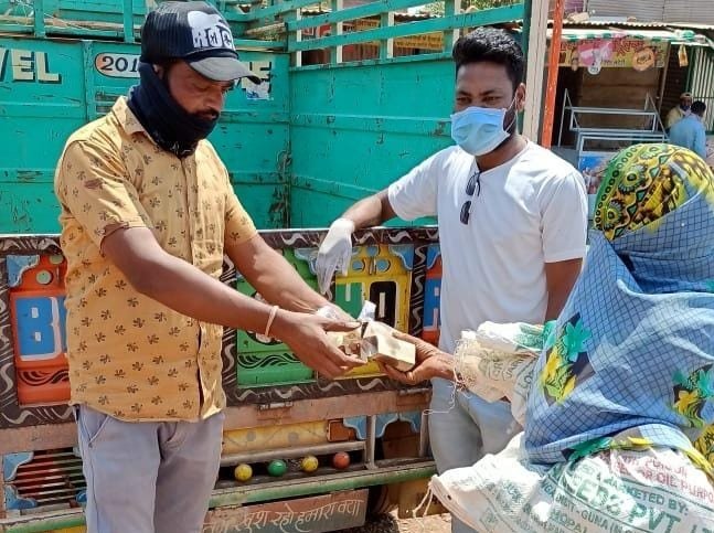 समाज सेवी सुनील कुमार आदिवासी की मानवता बचाओ पहल, सहयोग के लिए आगे आये नीरज अग्रवाल | New India Times