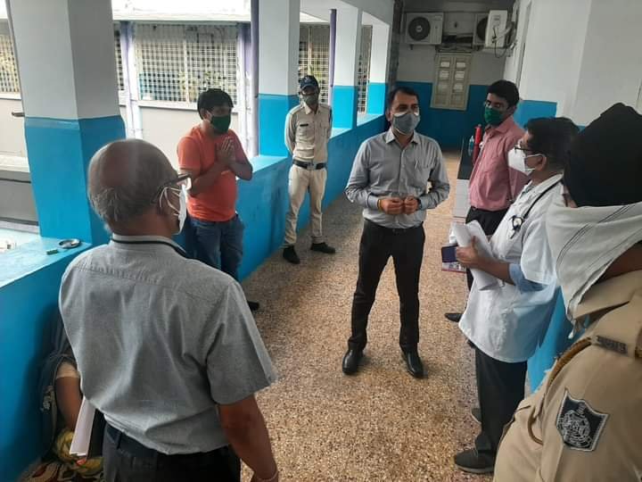 कलेक्टर द्वारा जिला चिकित्सालय का किया गया निरीक्षण, झाबुआ को जल्द ही मिलेगा एक एंबुलेंस: कलेक्टर | New India Times