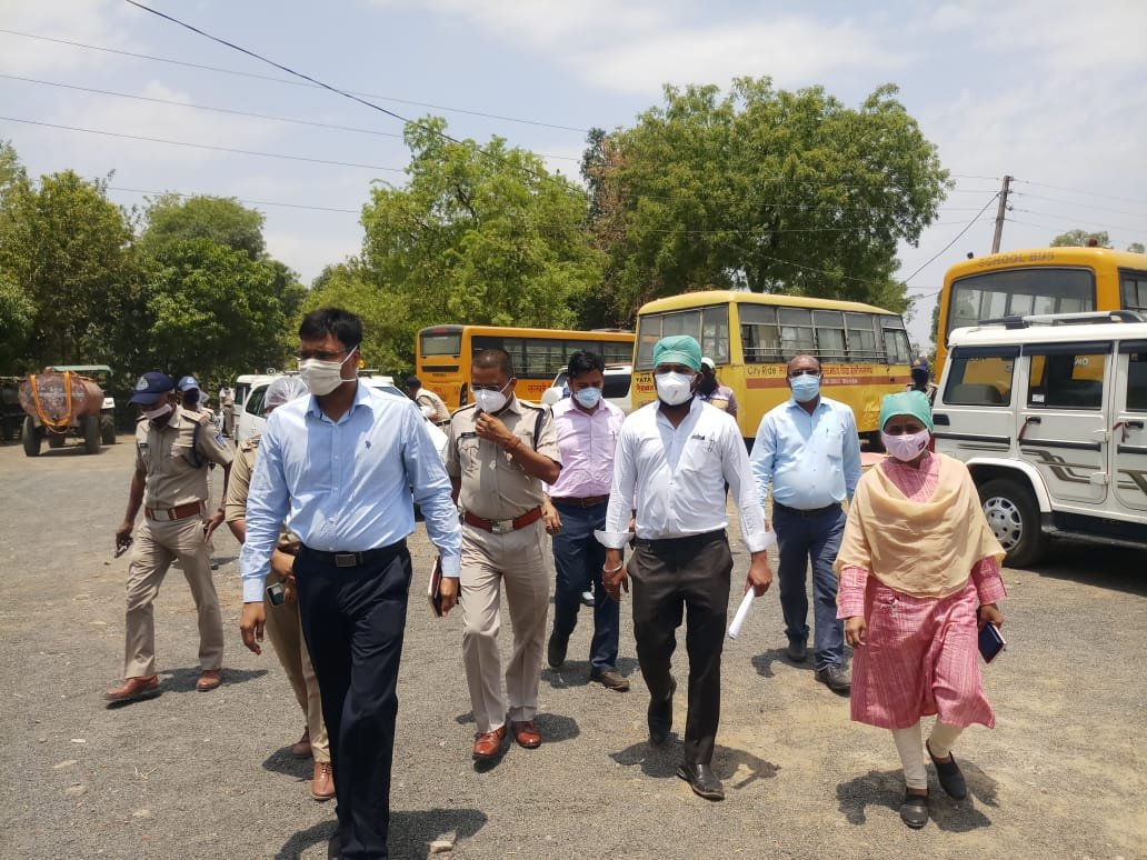 अपर कलेक्टर व एडिशनल एसपी ने किया कोविड केयर सेटर एवं कन्ट्रोल रूम का निरीक्षण | New India Times