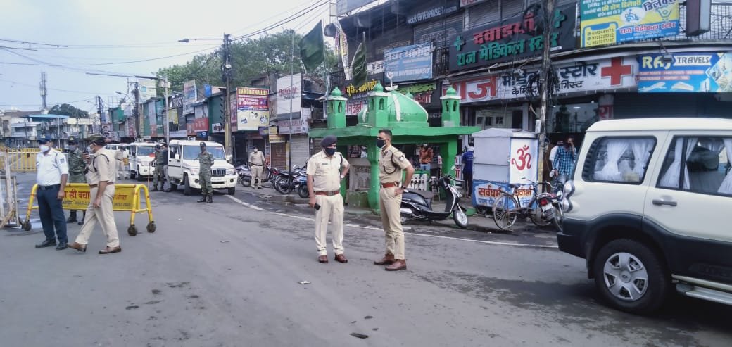 वरिष्ठ अधिकारियों द्वारा कोरोना कर्फ्यू एवं चेकिंग व्यवस्था का निरंतर लिया जा रहा है जायज़ा | New India Times