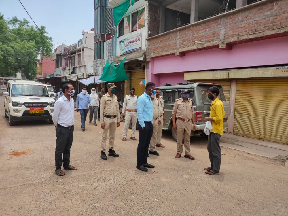 क्षेत्रीय विधायक ने क्षेत्र की समस्याओं को लेकर उठाई थी आवाज, जिला प्रशासनिक अधिकारियों की देवरी में हुई दस्तक, जिला अधिकारियों ने देवरी में किया कोविड सेंटर का निरीक्षण | New India Times