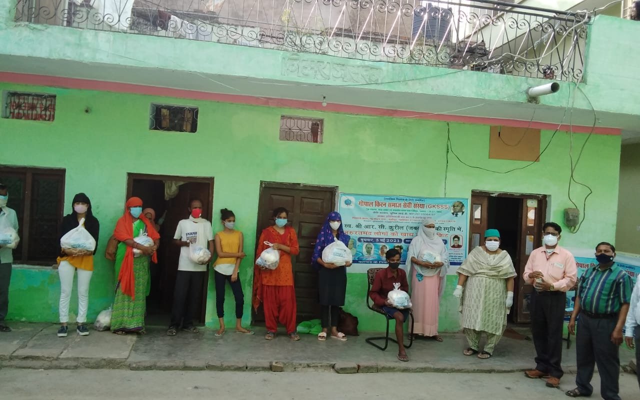 कोरोना काल में गोपाल किरन समाजसेवी संस्था ने परेशान हाल व जरूरतमंदों को बांटे खाद्यान किट | New India Times