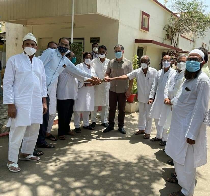 ऑक्सीजन प्लांट के लिए भामाशाहों ने जिला कलेक्टर को दिया 23 लाख 45 हजार रुपए का सहयोग, नगर परिषद सभापति ने ऑक्सीजन रेगुलेटर व फ्रंट लाइन वर्कर के लिए दिए सुरक्षा उपकरण | New India Times