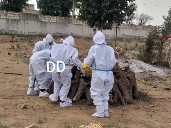 तहसीलदार ने कोराना संदिग्ध मृत महिला का दाह संस्कार करके निभाई जिम्मेदारी, परिवार सदस्य व पड़ोसी काटते रहे कन्नी | New India Times