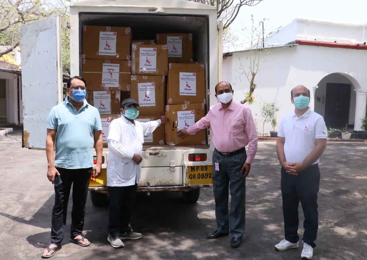 कुसुम फार्मा के एमडी संजीव गुप्ता ने स्वेच्छा से दी 15 लाख रुपए के दवाइयों की 10 हजार किट, 50 आक्सीजन कंसंट्रेटर भी देने का किया वादा, कलेक्टर ने किया आभार व्यक्त | New India Times