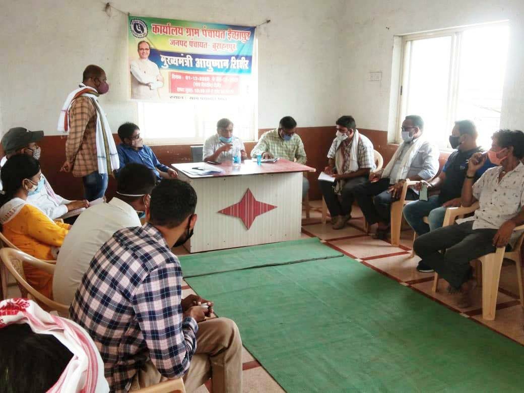 ग्राम ईच्छापुर की पेयजल की समस्या के निराकरण हेतु पूर्व मंत्री श्रीमती चिटनिस के प्रयासों के बाद कलेक्टर ने दिए कड़े निर्देश | New India Times