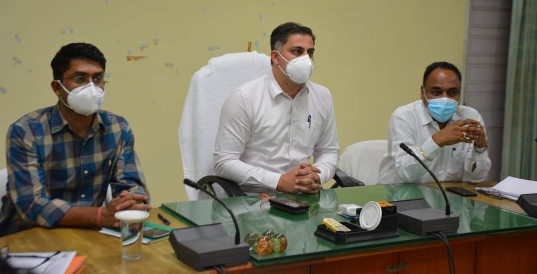 चिरंजीवी योजना के पात्र कोरोना संक्रमित व्यक्तियों के इलाज का खर्चा देगी सरकार, प्रशासन की ओर से कोविड-19 के उपचार के अधिकृत किए गए प्राइवेट हॉस्पिटल प्रतिनिधियों के साथ हुई बैठक | New India Times