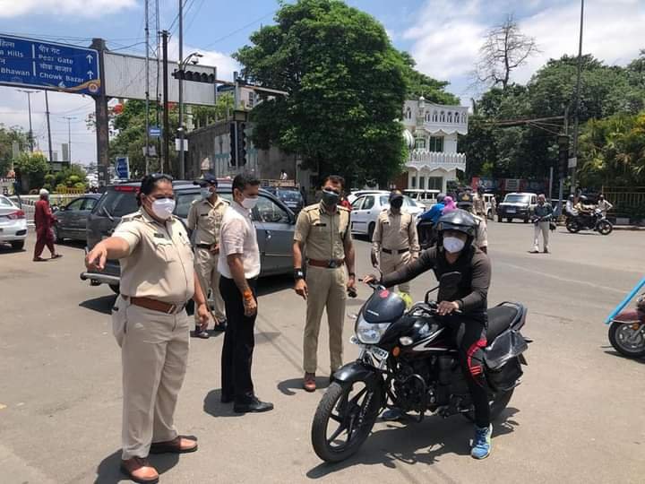 भोपाल कलेक्टर अविनाश लवानिया एवं डी आई जी इरशाद वली ने बिना वजह घूमने वालों के विरुद्ध हो रही कार्यवाही का किया औचक निरीक्षण 3 भोपाल कलेक्टर अविनाश लवानिया एवं डी आई जी इरशाद वली ने बिना वजह घूमने वालों के विरुद्ध हो रही कार्यवाही का किया औचक निरीक्षण | New India Times