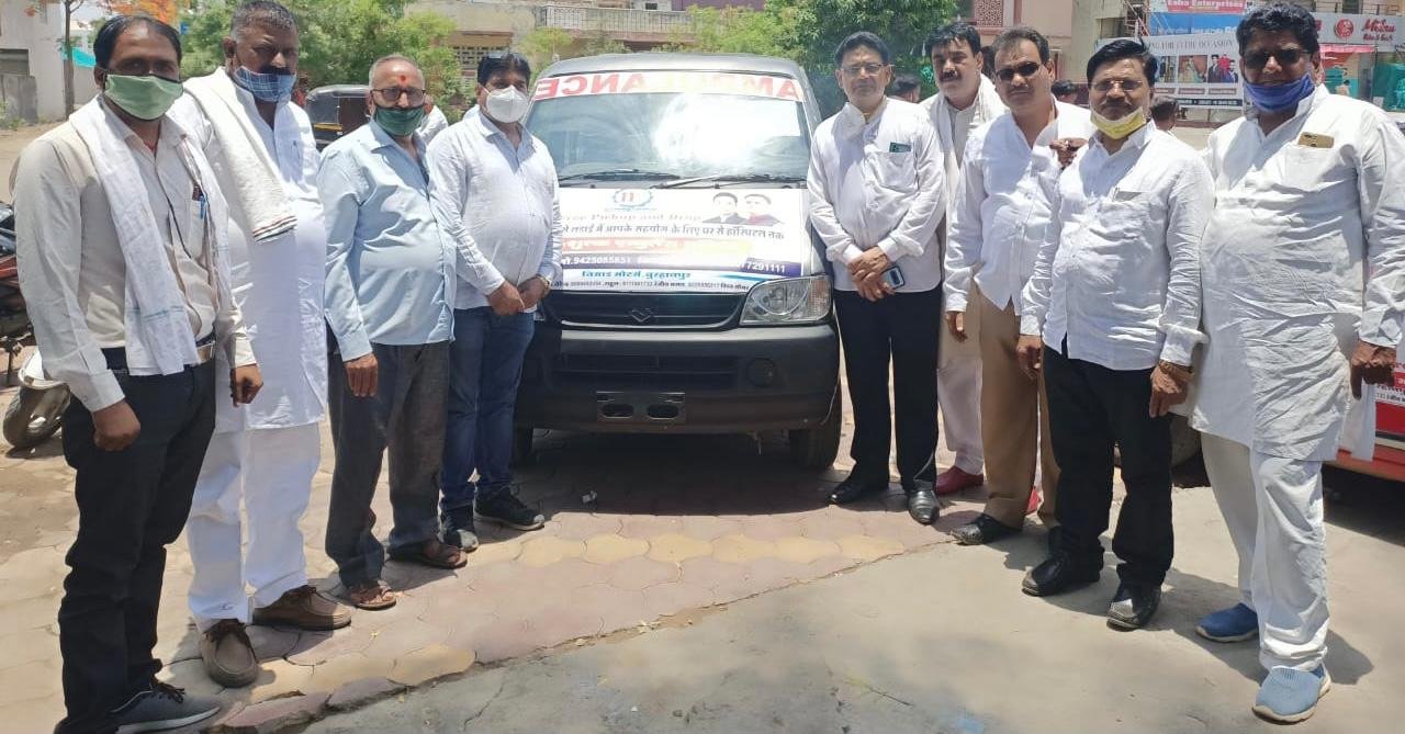 पूर्व प्रधानमंत्री स्व. राजीव गांधी की पुण्यतिथि पर एम्बुलेंस एवं आक्सीजन किट भेंट | New India Times