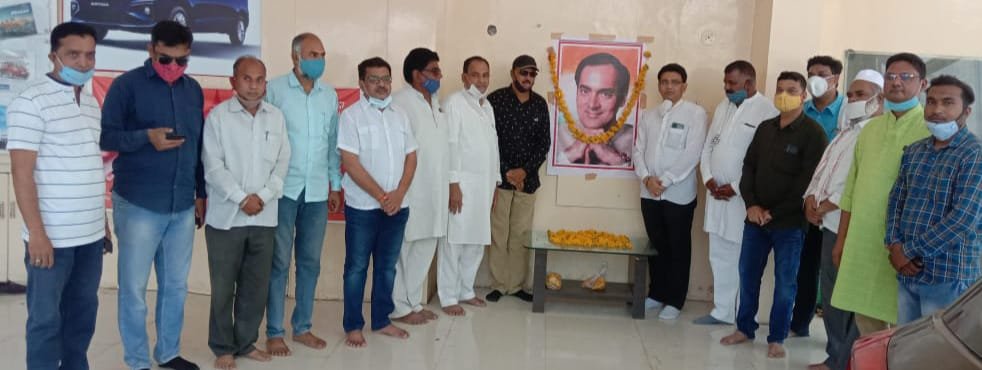 पूर्व प्रधानमंत्री स्व. राजीव गांधी की पुण्यतिथि पर एम्बुलेंस एवं आक्सीजन किट भेंट | New India Times