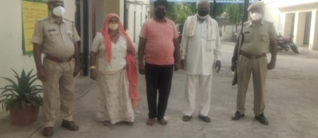 हत्या के आरोप में मां-बाप सहित बेटा गिरफ्तार, दो भाइयों को चाकू मारकर पहाड़ी में ली थी शरण | New India Times