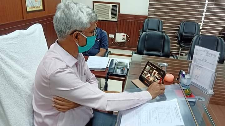 यूरिया सहित अन्य उर्वरकों की लक्ष्य के अनुरूप उपलब्धता निर्घारित दरों पर बिक्री सुनिश्चित कराएं, यूरिया उर्वरक के निर्धारित दरों से अधिक मूल्य पर बिक्री की शिकायतों पर तत्परता से करें कड़ी कार्रवाई: जिलाधिकारी | New India Times