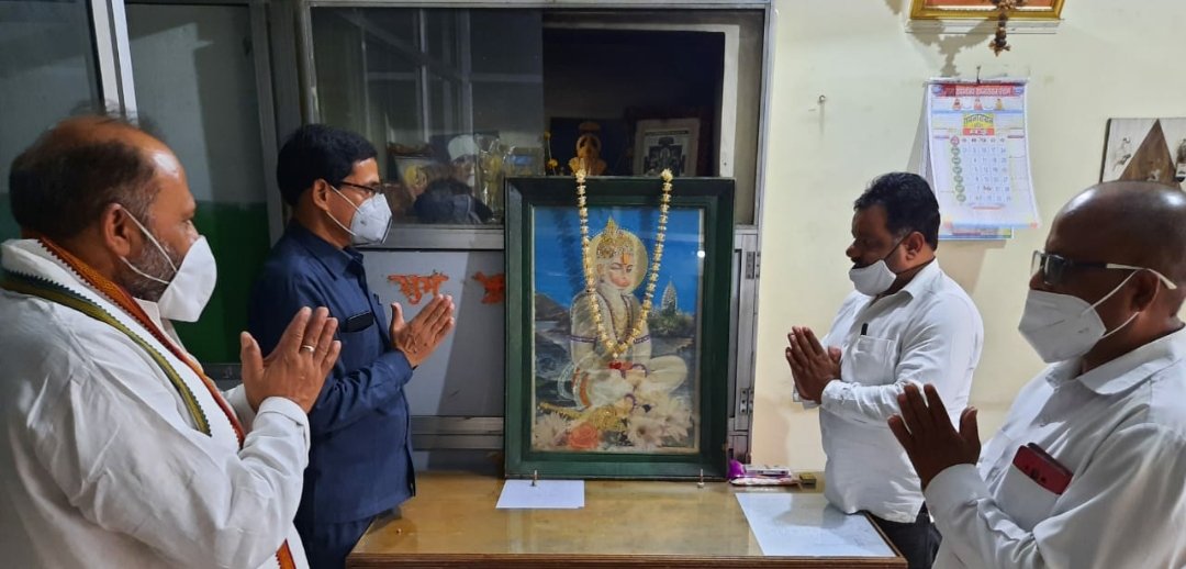 कांग्रेसजन पहुंचे संकट मोचक हनुमान जी की शरण में, मोदी सरकार को सद्बुद्धि देने व कोरोना से देशवासियों को सुरक्षित करने की प्रार्थना सभा आयोजित कर की प्रार्थना | New India Times
