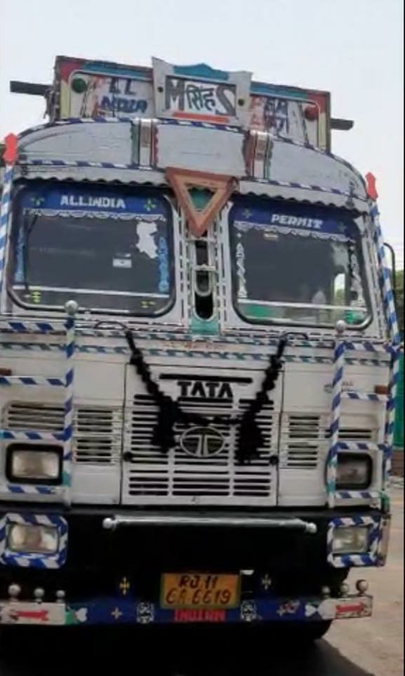 पुलिस ने 2 करोड़ 95 लाख 90 हजार के गांजे की खेप के साथ दो तस्करों को किया गिरफ्तार | New India Times