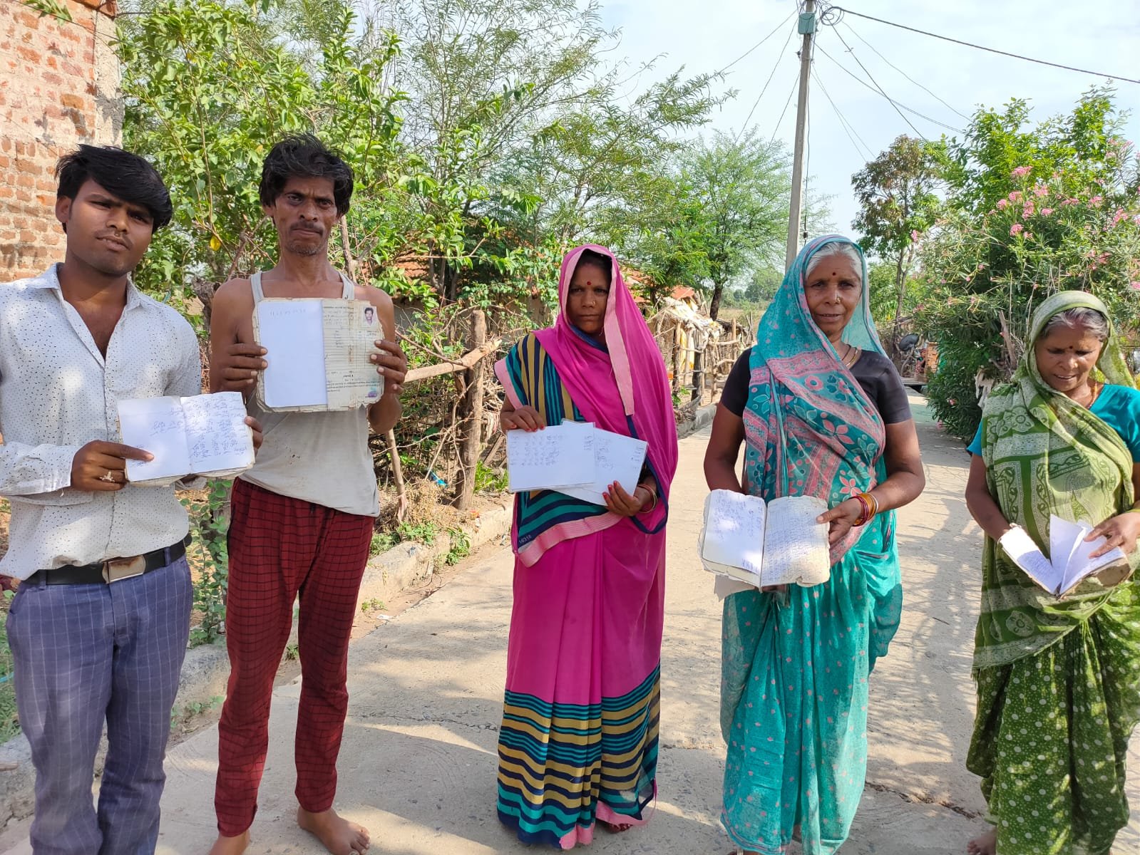 शासन द्वारा दिये जाने वाले फ्री राशन में विक्रेता कर रहे घोटाला, प्रशासन मौन | New India Times