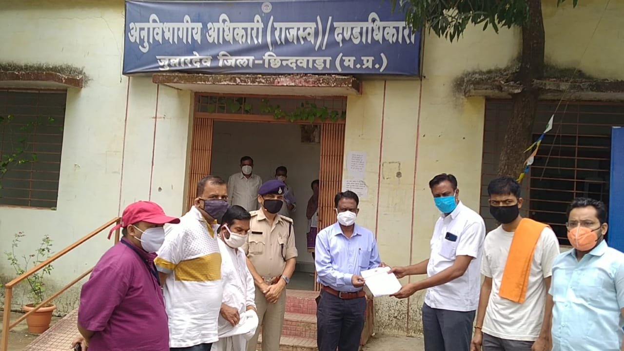 विधायक सुनील उइके के संरक्षण में कांग्रेस के नेता कर रहे हैं आदिवासियों का आर्थिक शोषण: आशीष ठाकुर।एसडीएम को ज्ञापन सौंप की निष्पक्ष कार्रवाई की मांग | New India Times