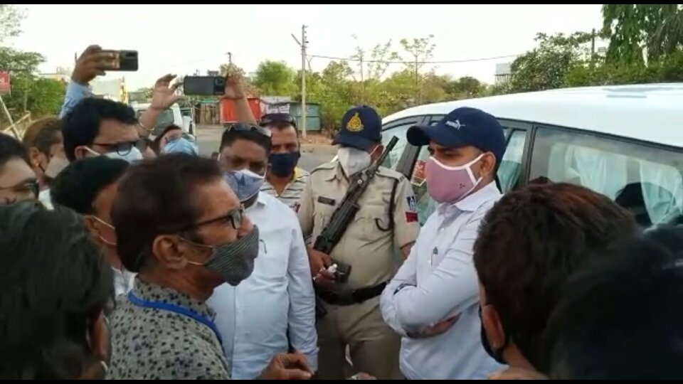 स्थानीय प्रशासन से नाराज पत्रकार हुए कलेक्टर से रूबरू | New India Times